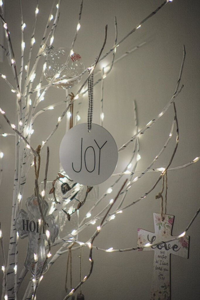 Do-it-yourself paper ornaments