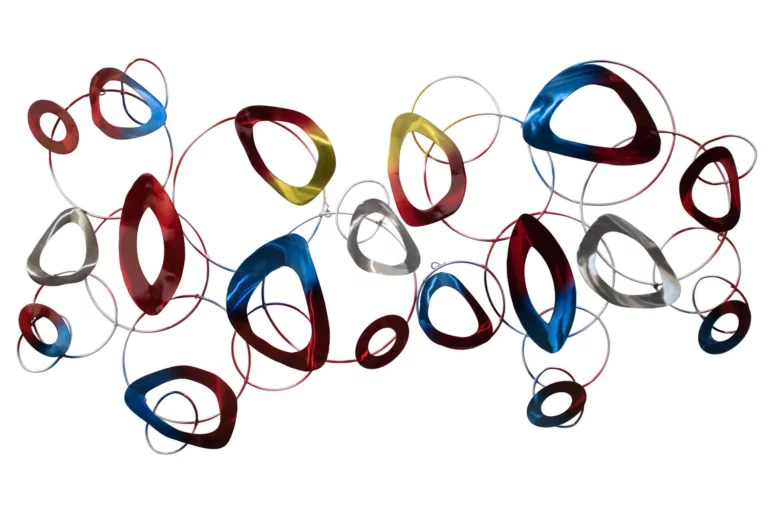 Sculpture murale en métal 'Loin d'être parfait'