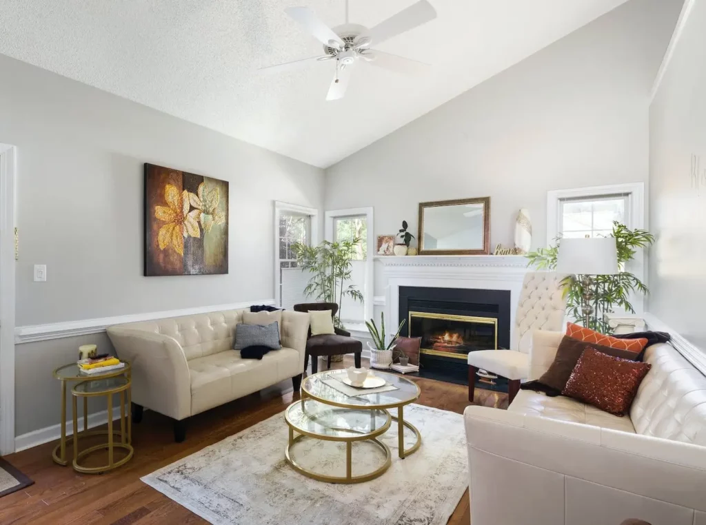 table d'appoint et table basse d'inspiration eileen gray